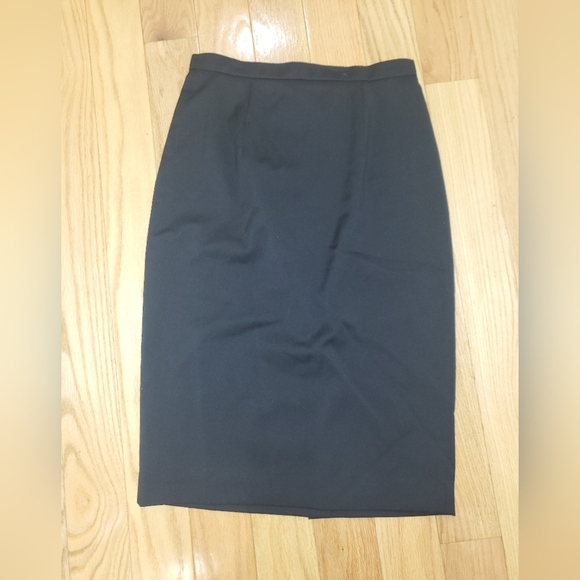 15. NWT BURBERRY WOOL PENCIL SKIRT SIZE US 4 - Picture 2 of 6